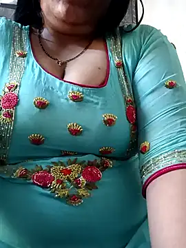 Snapshot of sneha_rose chatting on 01.13.25 sneha rose online show from 01.13.25