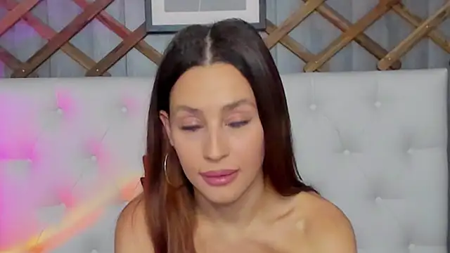 Snapshot of SelenaRousey chatting on 12.28.24 SelenaRousey online show from 12.28.24