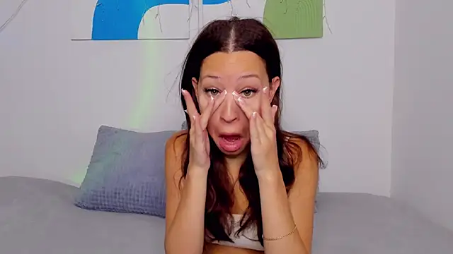 Snapshot of SelenaRousey chatting on 02.26.25 SelenaRousey online show from 02.26.25