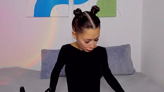 Snapshot of SelenaRousey chatting on 03.13.25 SelenaRousey online show from 03.13.25