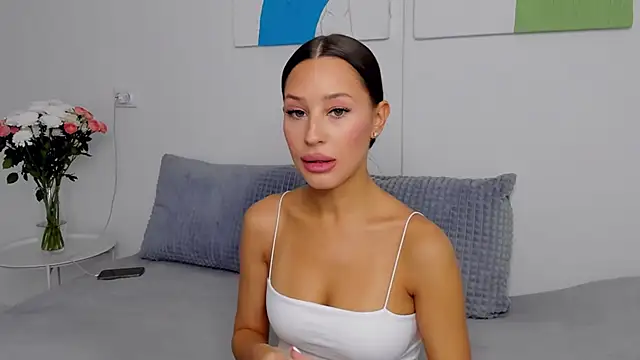 Snapshot of SelenaRousey chatting on 10.11.25 SelenaRousey online show from 10.11.25