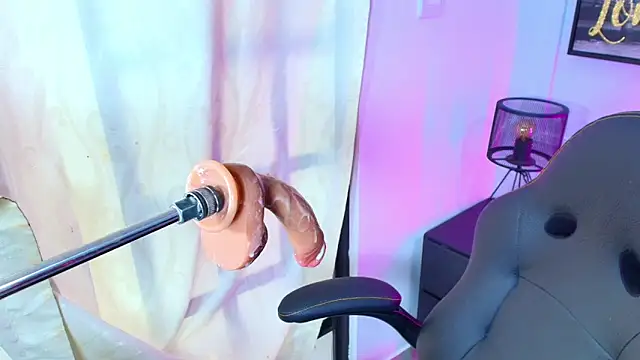 Lizz Tender online show from 01.07.25