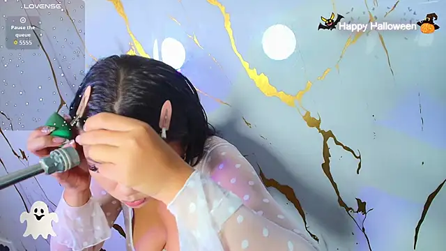 Lizz Tender online show from 10.31.25