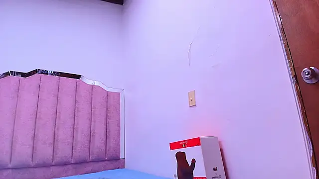 Snapshot of anisha_x chatting on 09.08.25 anisha x online show from 09.08.25