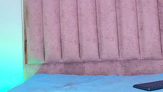 Snapshot of anisha_x chatting on 09.10.25 anisha x online show from 09.10.25