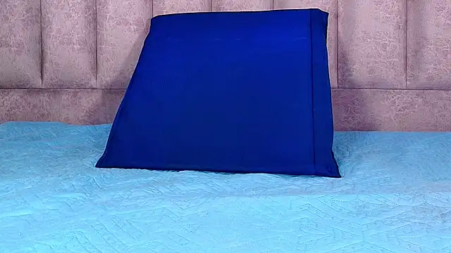 Snapshot of anisha_x chatting on 10.05.25 anisha x online show from 10.05.25