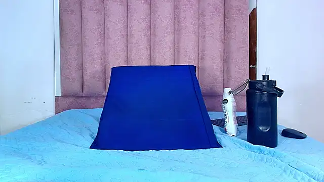 Snapshot of anisha_x chatting on 10.07.25 anisha x online show from 10.07.25