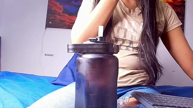 Snapshot of anisha_x chatting on 10.28.25 anisha x online show from 10.28.25