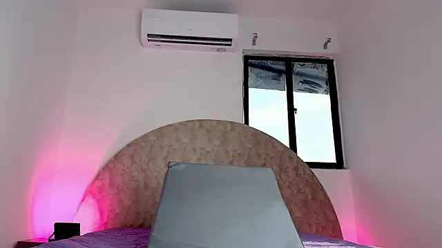 Snapshot of anisha_x chatting on 11.14.25 anisha x online show from 11.14.25