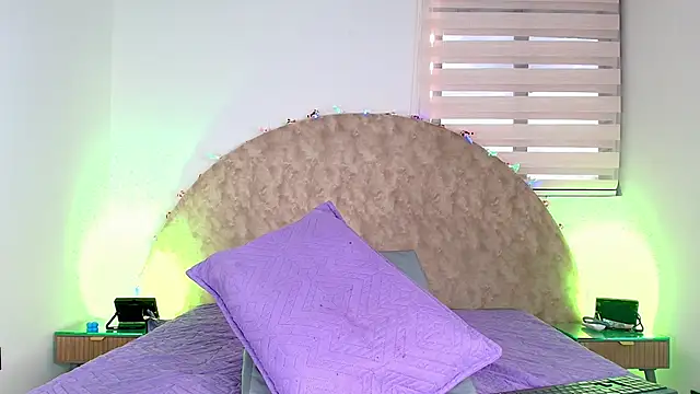 Snapshot of anisha_x chatting on 12.04.25 anisha x online show from 12.04.25