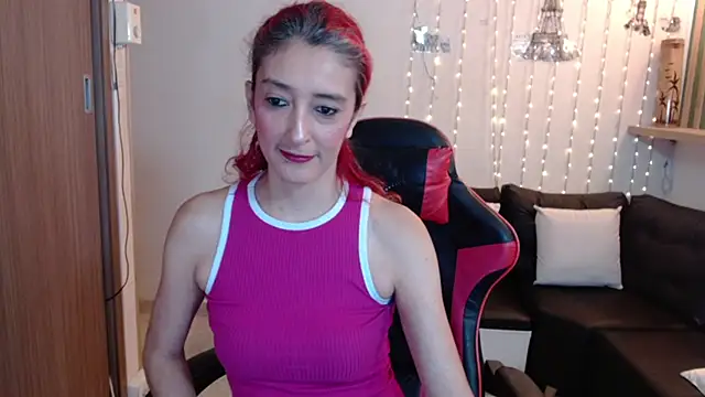 Snapshot of Ruby_Your_Milf chatting on 12.15.25 Ruby Your Milf online show from 12.15.25