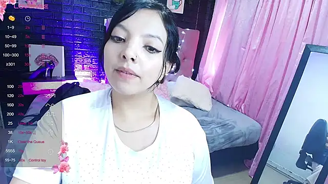 Snapshot of loren_tits24 chatting on 09.26.25 loren tits24 online show from 09.26.25
