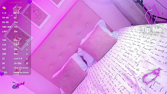 Snapshot of EIMY_BRIGHT chatting on 10.29.25 EIMY BRIGHT online show from 10.29.25