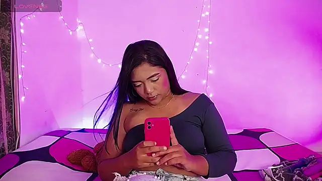 Snapshot of DIANEE_01 chatting on 02.27.25 DIANEE 01 online show from 02.27.25