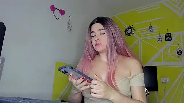 Nikolle Rouss online show from 11.11.25