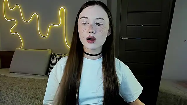 Snapshot of Stella_Sunny chatting on 12.17.25 Stella Sunny online show from 12.17.25