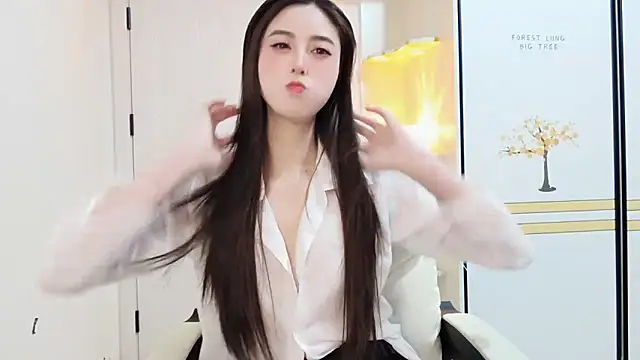 Snapshot of LI-200310 chatting on 12.21.24 LI-200310 online show from 12.21.24