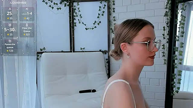 IsabellaTorrance online show from 02.28.25