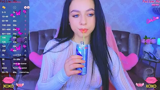 Snapshot of KitnissKiss chatting on 02.15.26 KitnissKiss online show from 02.15.26