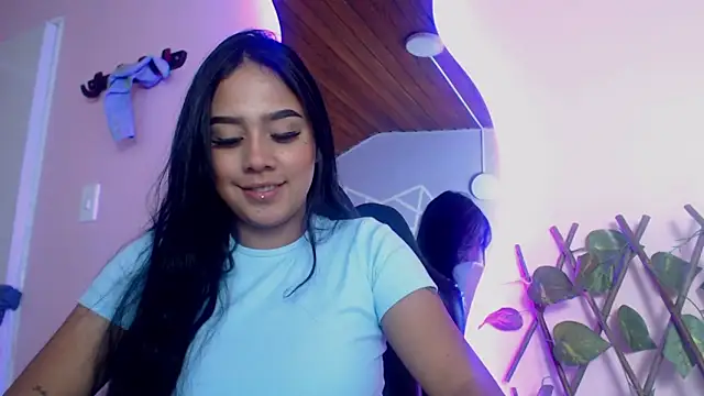 Snapshot of Shaarongp chatting on 03.21.25 Shaarongp online show from 03.21.25