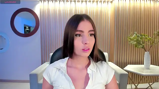 DolcieElliot online show from 12.21.24