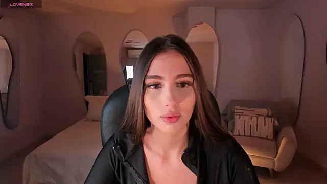 DolcieElliot online show from 02.23.25