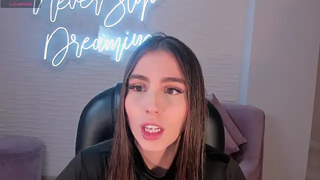 DolcieElliot online show from 03.04.25