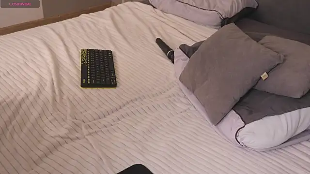 Victoria Thomsons1 online show from 04.16.26