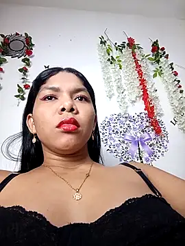 DIORA Latina online show from 10.26.25