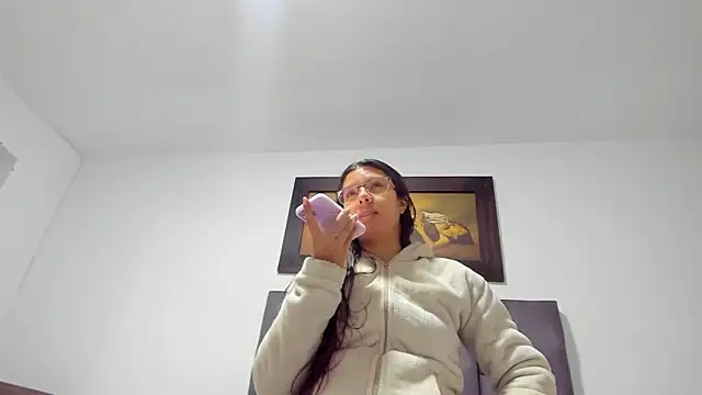 Snapshot of Vahiolet_smith chatting on 02.04.26 Vahiolet smith online show from 02.04.26