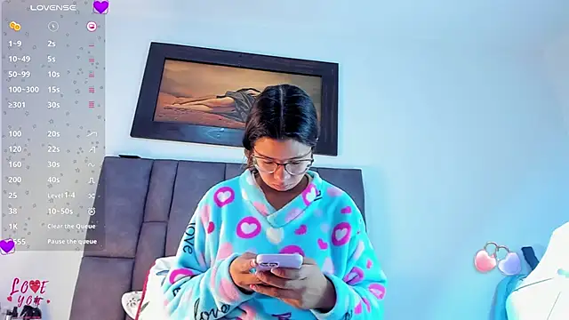 Snapshot of Vahiolet_smith chatting on 02.14.26 Vahiolet smith online show from 02.14.26