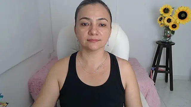 Snapshot of Ghada_milf chatting on 11.20.25 Ghada milf online show from 11.20.25