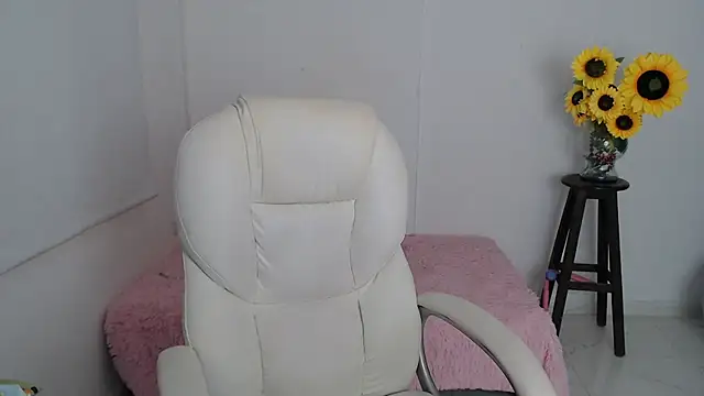 Snapshot of Ghada_milf chatting on 11.25.25 Ghada milf online show from 11.25.25