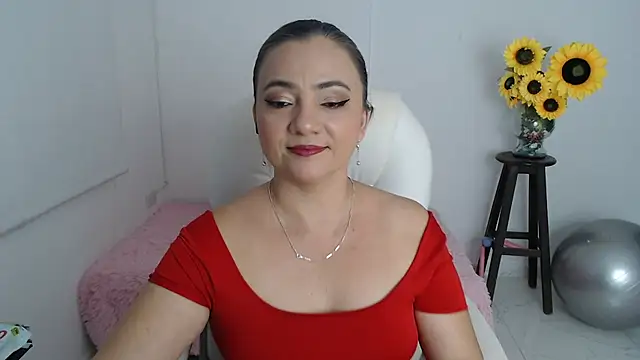 Snapshot of Ghada_milf chatting on 11.29.25 Ghada milf online show from 11.29.25