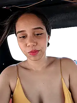 Snapshot of emma-19- chatting on 03.18.25 emma-19- online show from 03.18.25