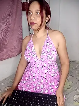 Snapshot of emma-19- chatting on 02.25.26 emma-19- online show from 02.25.26