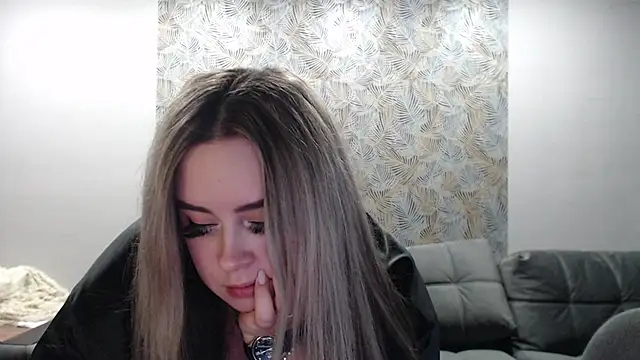 TiffaniYW online show from 12.26.24