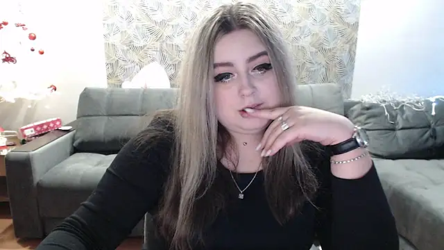 TiffaniYW online show from 12.29.24