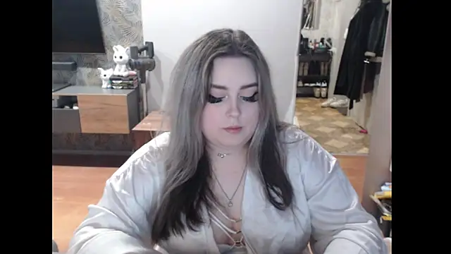 TiffaniYW online show from 03.15.25