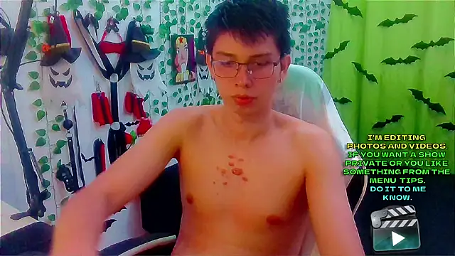 Snapshot of Andy_gray chatting on 11.17.25 Andy gray online show from 11.17.25