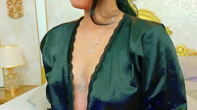Snapshot of BellahColucci chatting on 06.13.26 BellahColucci online show from 06.13.26