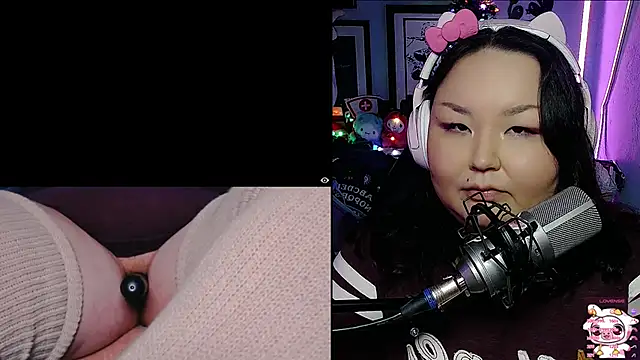 Snapshot of EmGreens chatting on 02.02.25 EmGreens online show from 02.02.25