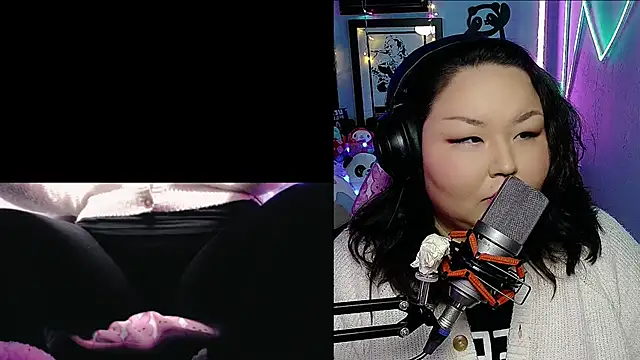 Snapshot of EmGreens chatting on 03.08.25 EmGreens online show from 03.08.25