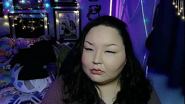 Snapshot of EmGreens chatting on 03.21.25 EmGreens online show from 03.21.25