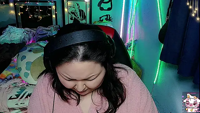 Snapshot of EmGreens chatting on 03.21.25 EmGreens online show from 03.21.25