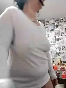 AdelinaJude online show from 01.26.25