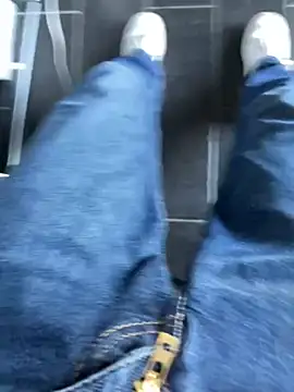 Snapshot of tomlolala chatting on 10.04.25 tomlolala online show from 10.04.25