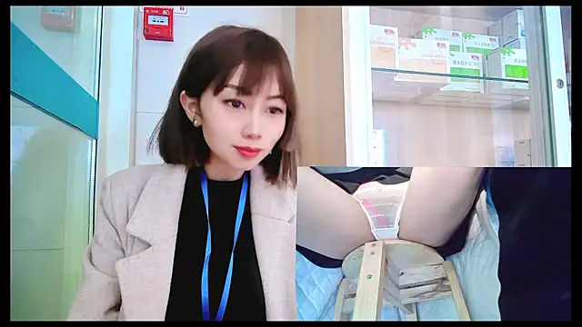 Snapshot of Aster_Hoa chatting on 01.25.25 Aster Hoa online show from 01.25.25