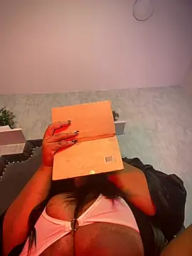 Snapshot of ailynBlaze chatting on 02.25.25 ailynBlaze online show from 02.25.25