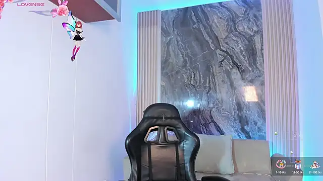 Snapshot of ailynBlaze chatting on 10.07.25 ailynBlaze online show from 10.07.25